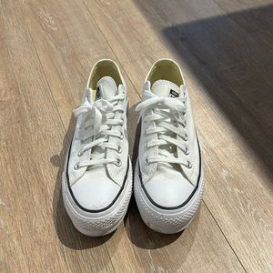 White Converse Chuck Taylor All Star Platform